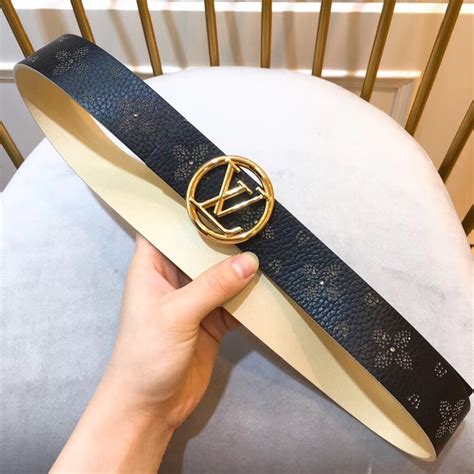 lv belt girl